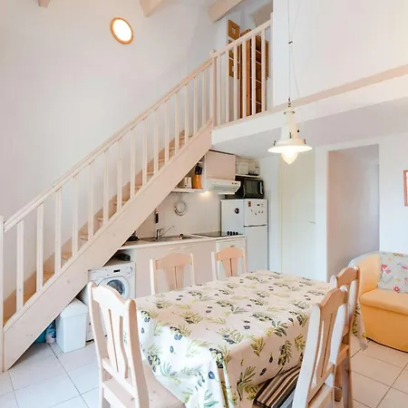 T3 Mezzanine Avec Piscine, Terrasse Et Parking Prive, 5 Min De La - - Fr-1-409-37