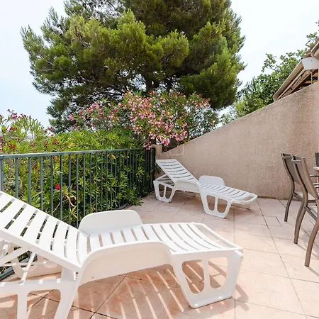 T3 Mezzanine Avec Piscine, Terrasse Et Parking Prive, 5 Min De La - - Fr-1-409-37