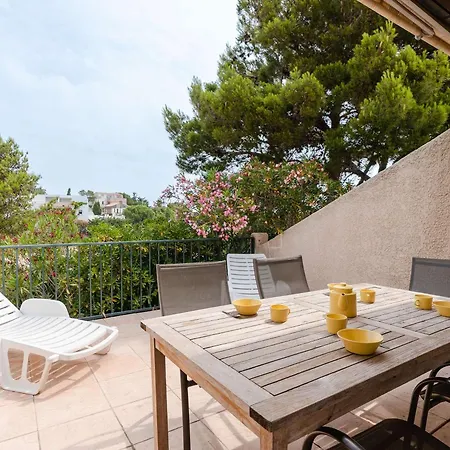 Villa T3 Mezzanine Avec Piscine, Terrasse Et Parking Prive, 5 Min De La - - Fr-1-409-37 *